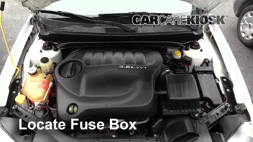 2013 Dodge Avenger SE 3.6L V6 FlexFuel Fusible (interior)
